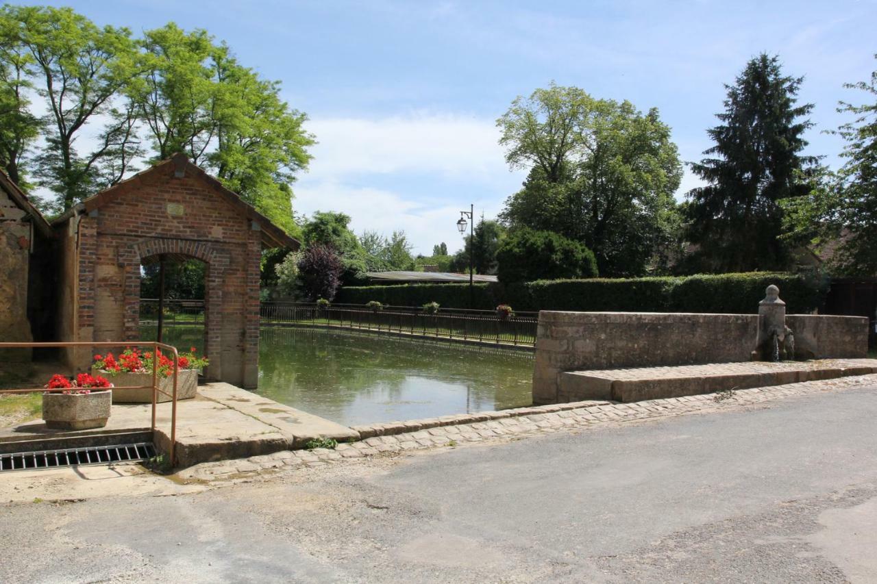 Vila Au 24 Villiers-Louis Exteriér fotografie